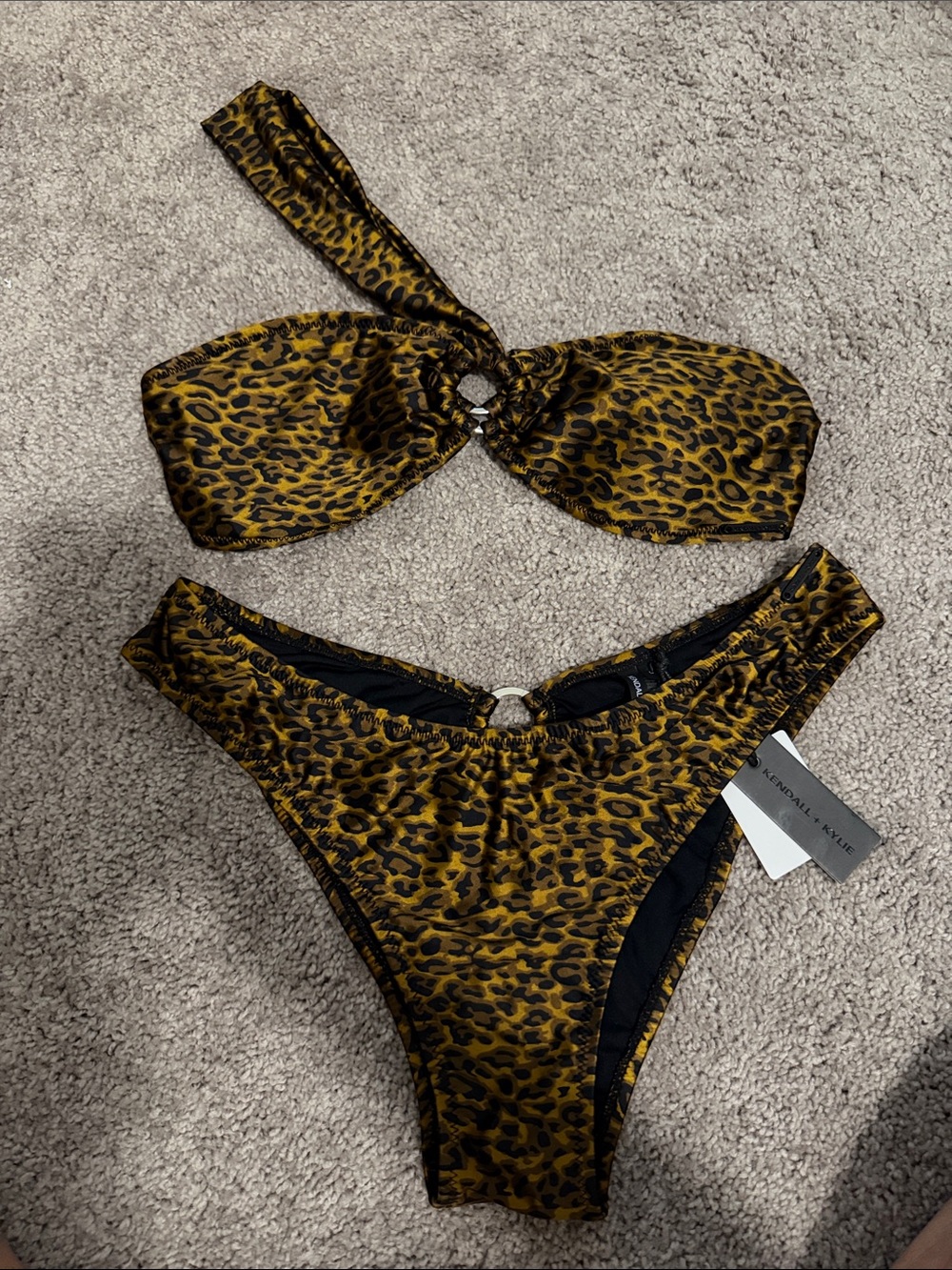Kendall & Kylie leopard print swimsuit 🐆